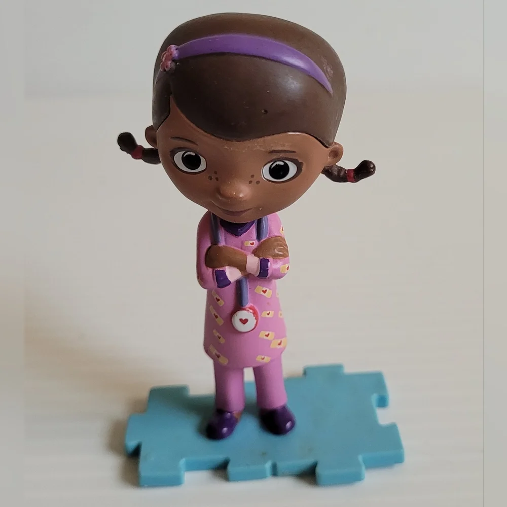 DOC MCSTUFFINS Disney 3" PVC Puzzle Base. - Picture 1 of 4
